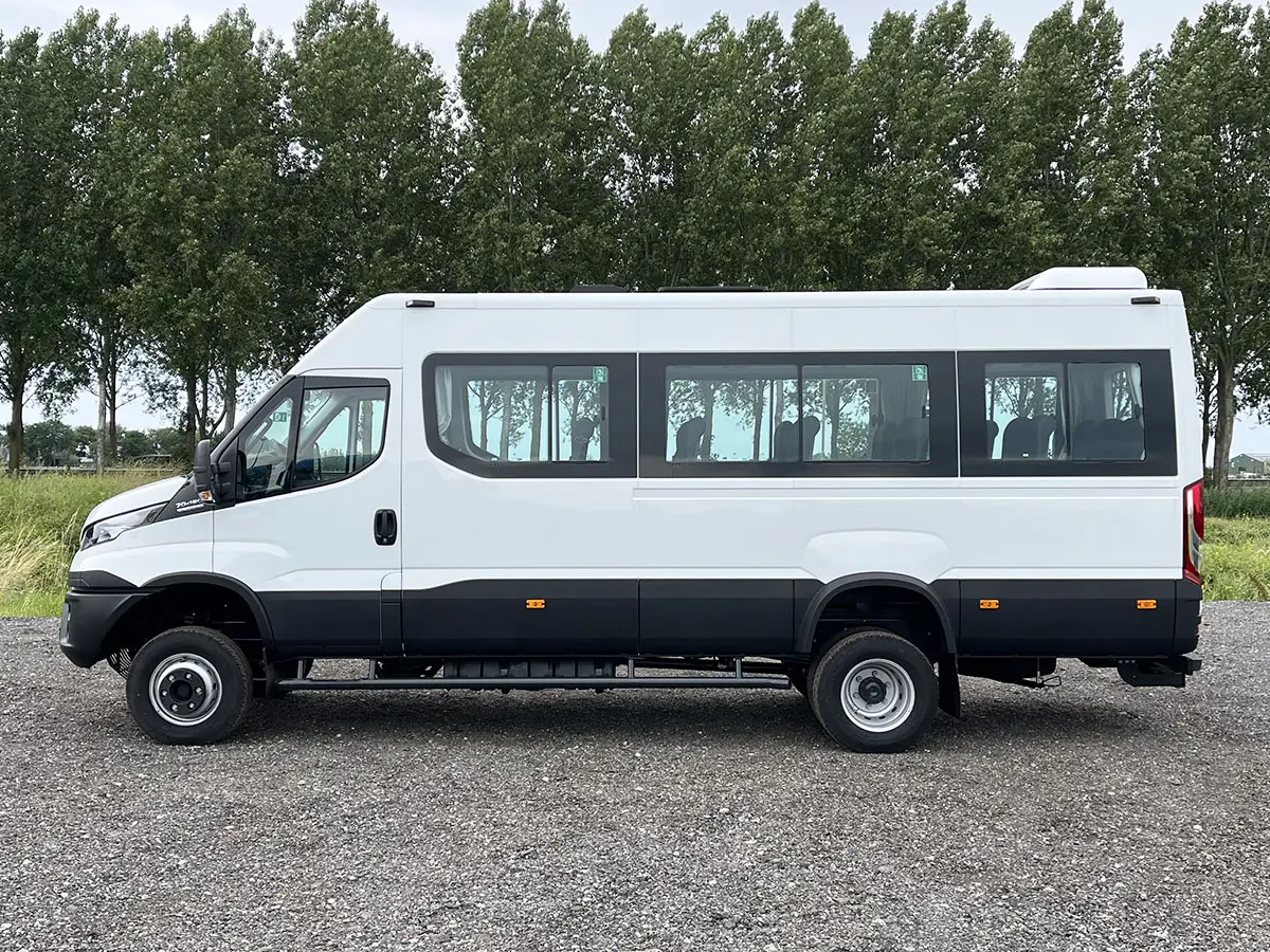 Iveco Daily 70C15VWX 4x4 Midi Bus 2