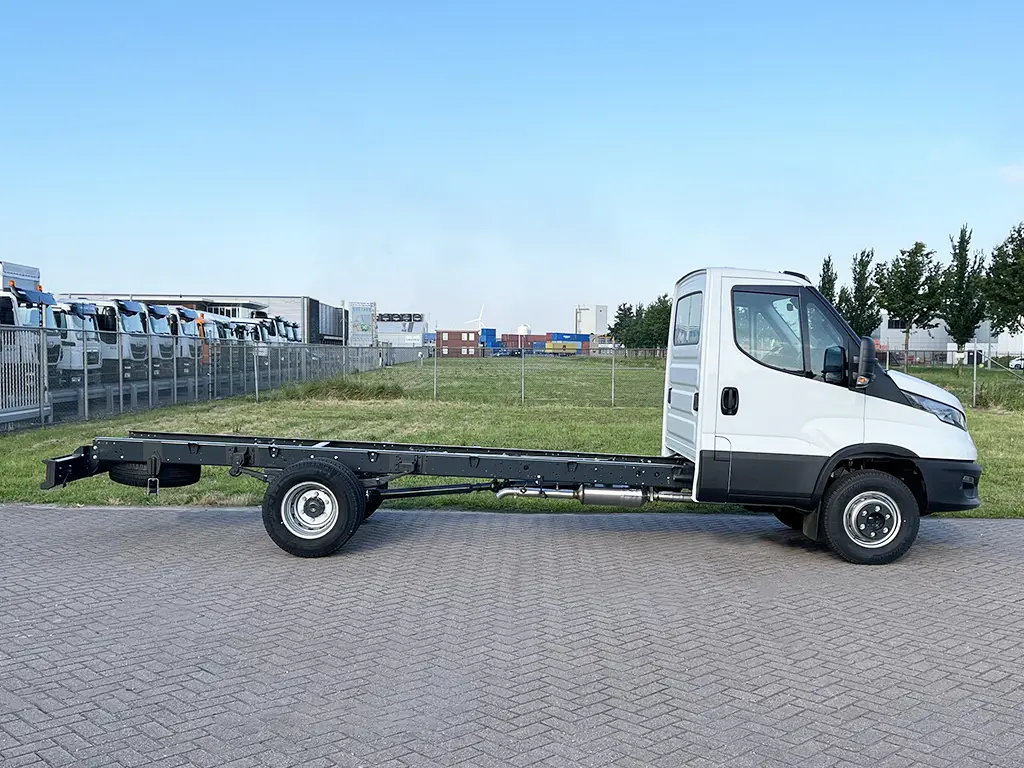 Iveco Daily 70C16H3.0-4350 4x2 Chassis Cabin 5
