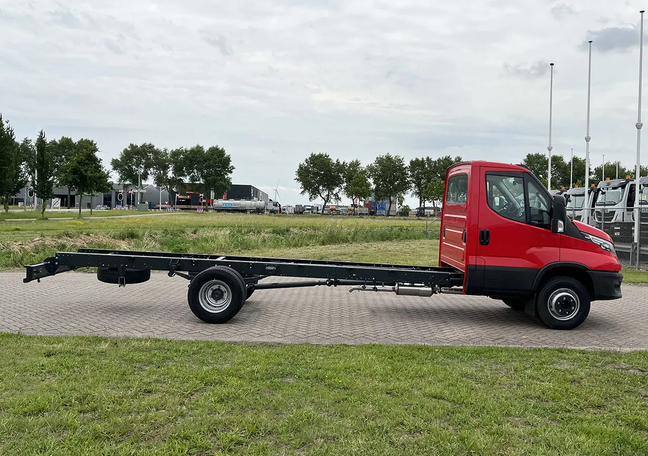 Iveco Daily 70C18H-4750 4x2 Chassis Cabin 5