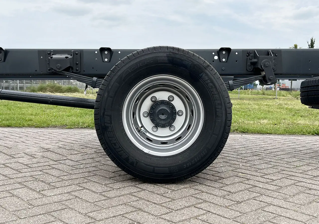 Iveco Daily 70C18H-4750 4x2 Chassis Cabin 12