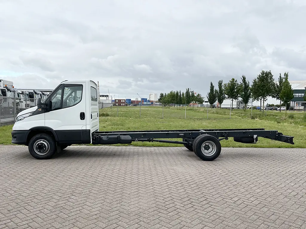 Iveco Daily 70C18H-4750 Châssis Cabine 4x2 2