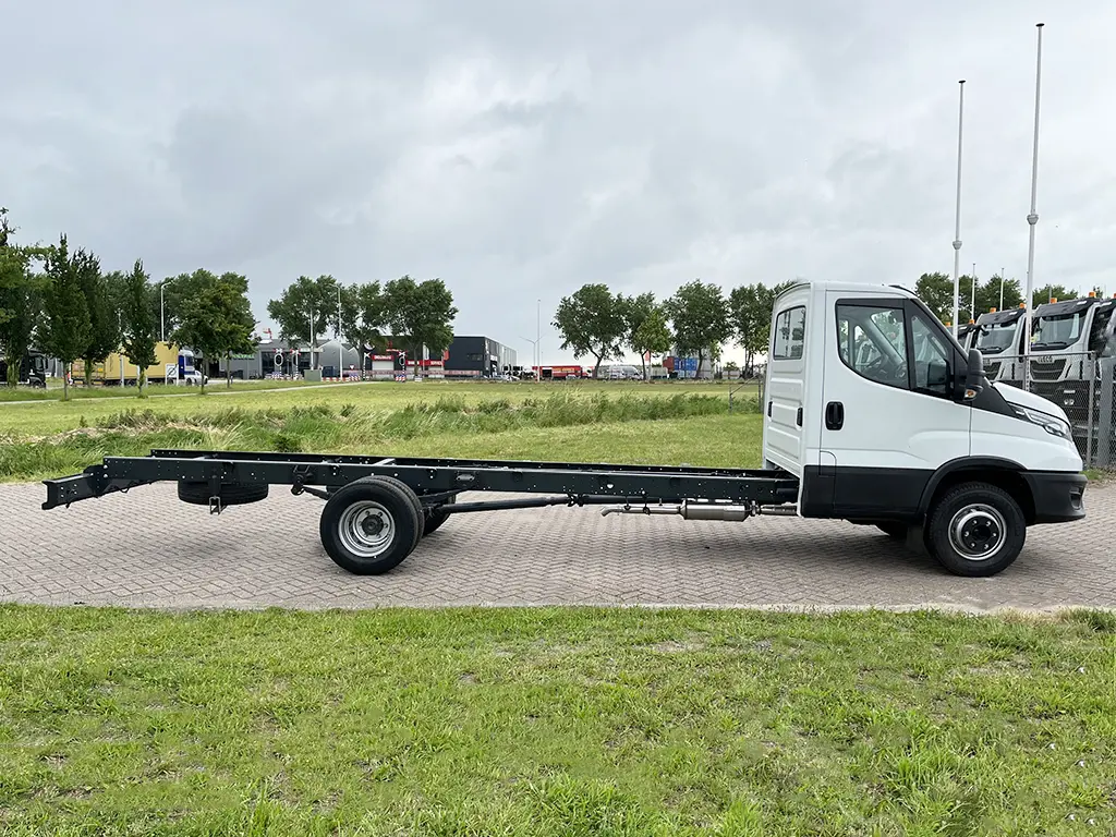 Iveco Daily 70C18H-4750 4x2 Chassis Cabin 5