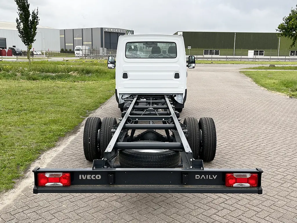 Iveco Daily 70C18H-4750 4x2 Chassis Cabin 10