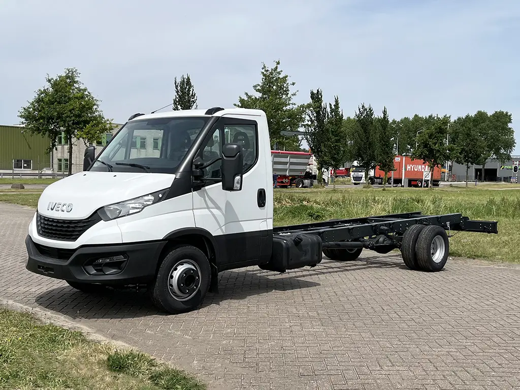 Iveco Daily 70C18H-5100 4x2 Chassis Cabin 1
