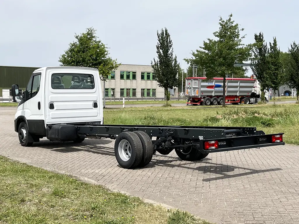 Iveco Daily 70C18H-5100 4x2 Chassis Cabin 3