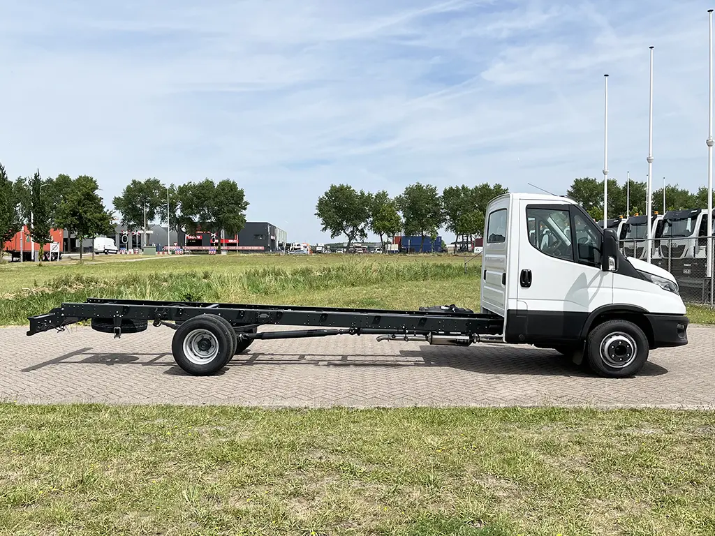 Iveco Daily 70C18H-5100 4x2 Chassis Cabin 5