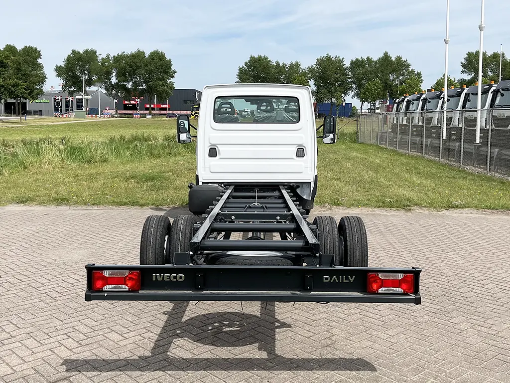 Iveco Daily 70C18H-5100 4x2 Chassis Cabin 10