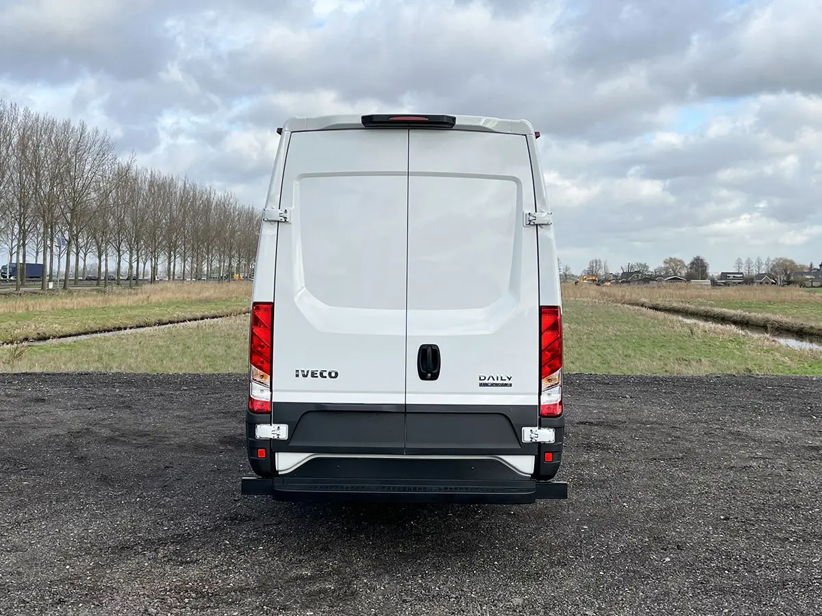 Iveco Daily 70C18HA8 V/P 4x2 Closed Van 10