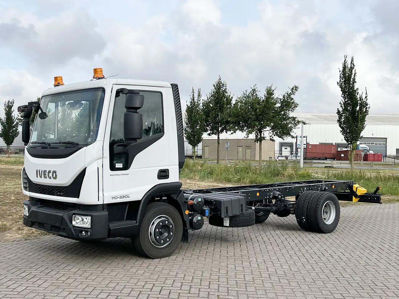 Iveco Eurocargo ML110EL22-4185 4x2 Chassis Cabin 1