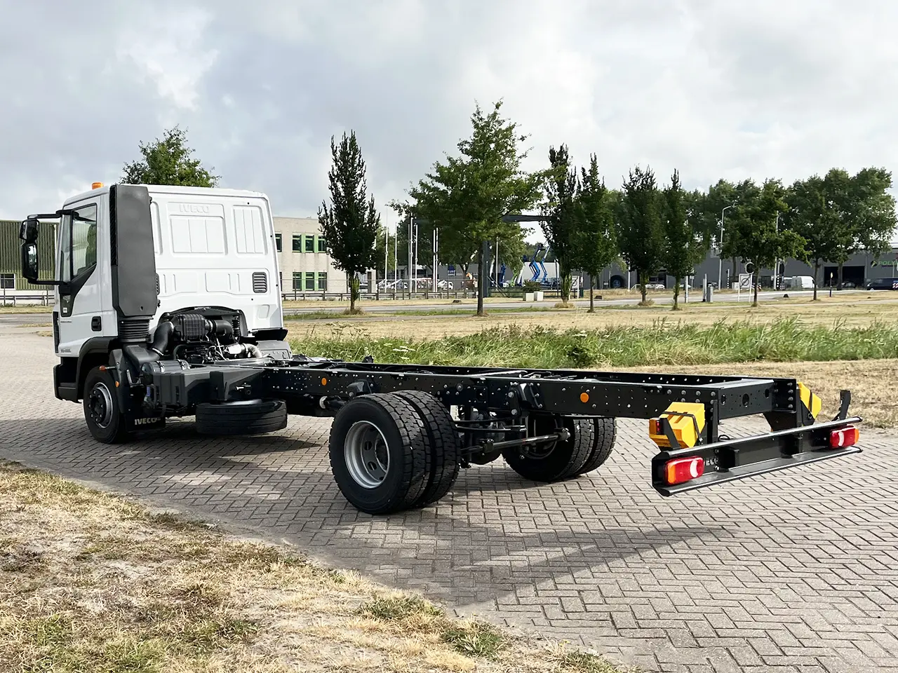 Iveco Eurocargo ML110EL22-4185 4x2 Chassis Cabin 3