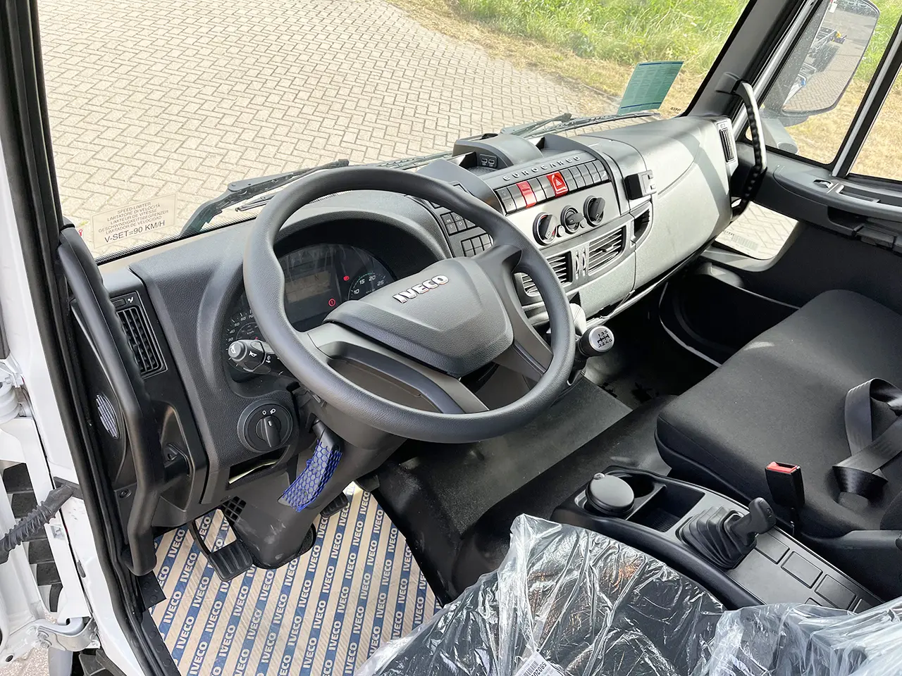 Iveco Eurocargo ML110EL22-4185 4x2 Chassis Cabin 8