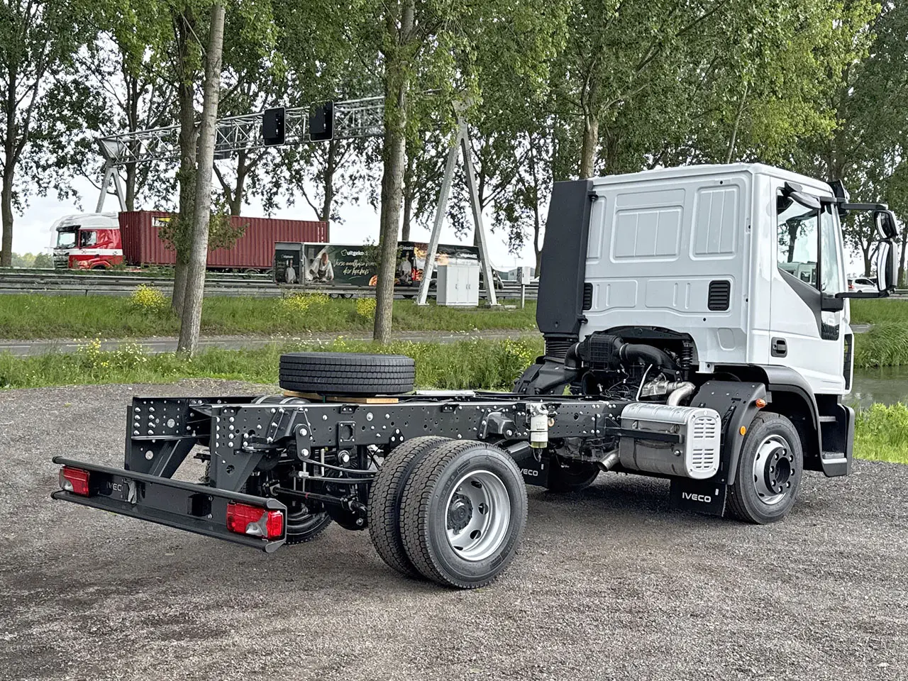 Iveco Eurocargo ML120E25-3105 AT Chassis Cabin 4x2 2
