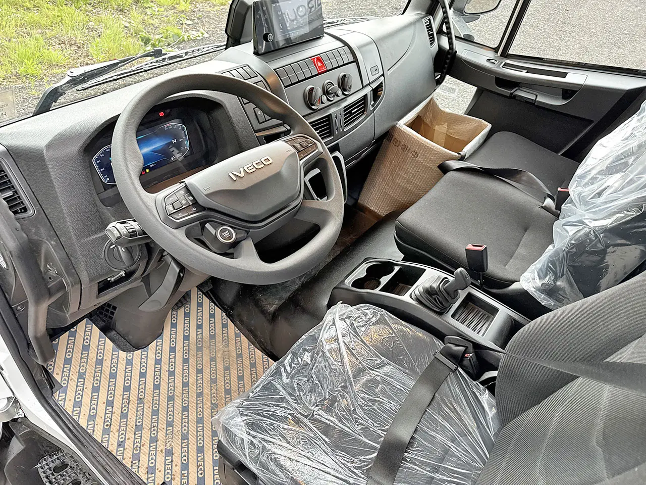 Iveco Eurocargo ML120E25-3105 AT Chassis Cabin 4x2 3
