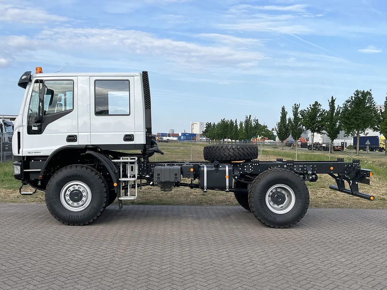 Iveco Eurocargo ML150E24WS-4150 AT CC 4x4 Chassis Cabin 2