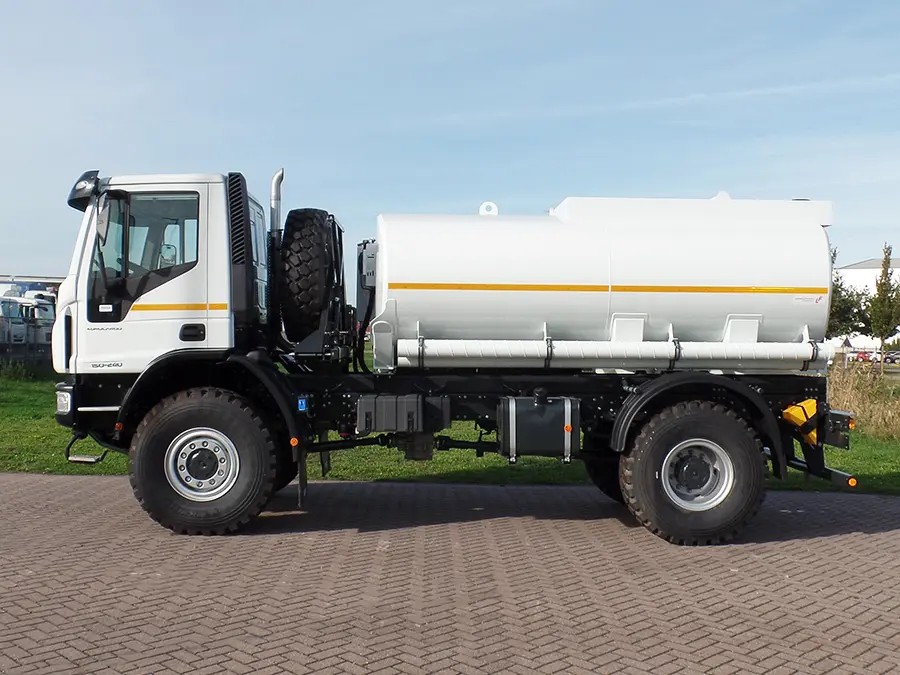 Iveco Eurocargo ML150E24WS Camion citerne à carburant 4x4 2