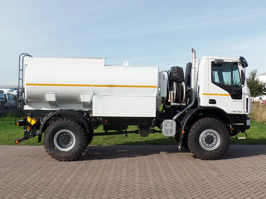 Iveco Eurocargo ML150E24WS Camion citerne à carburant 4x4 5