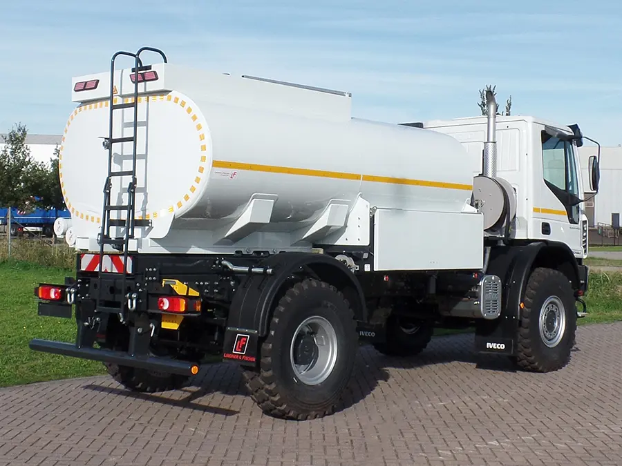 Iveco Eurocargo ML150E24WS Camion citerne à carburant 4x4 6