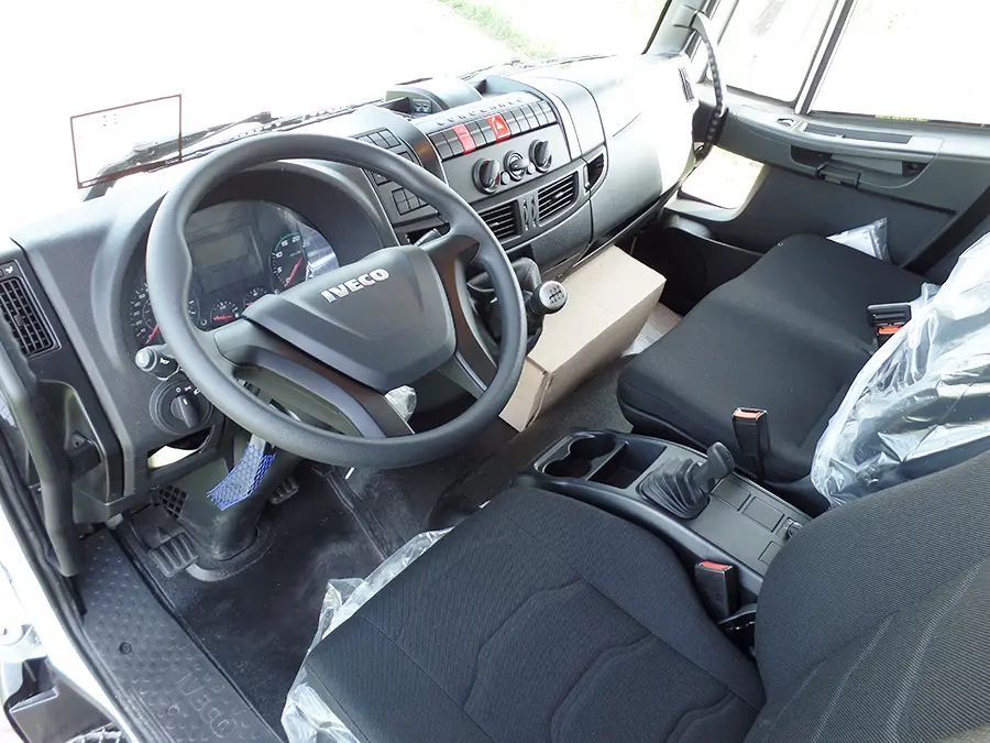 Iveco Eurocargo ML150E24WS Camion citerne à carburant 4x4 8