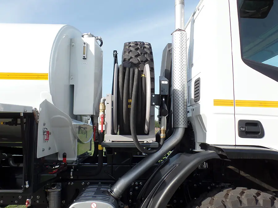 Iveco Eurocargo ML150E24WS Camion citerne à carburant 4x4 11