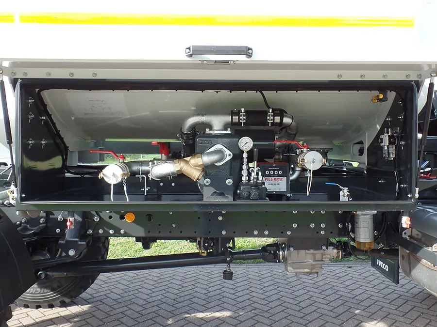 Iveco Eurocargo ML150E24WS Camion citerne à carburant 4x4 12
