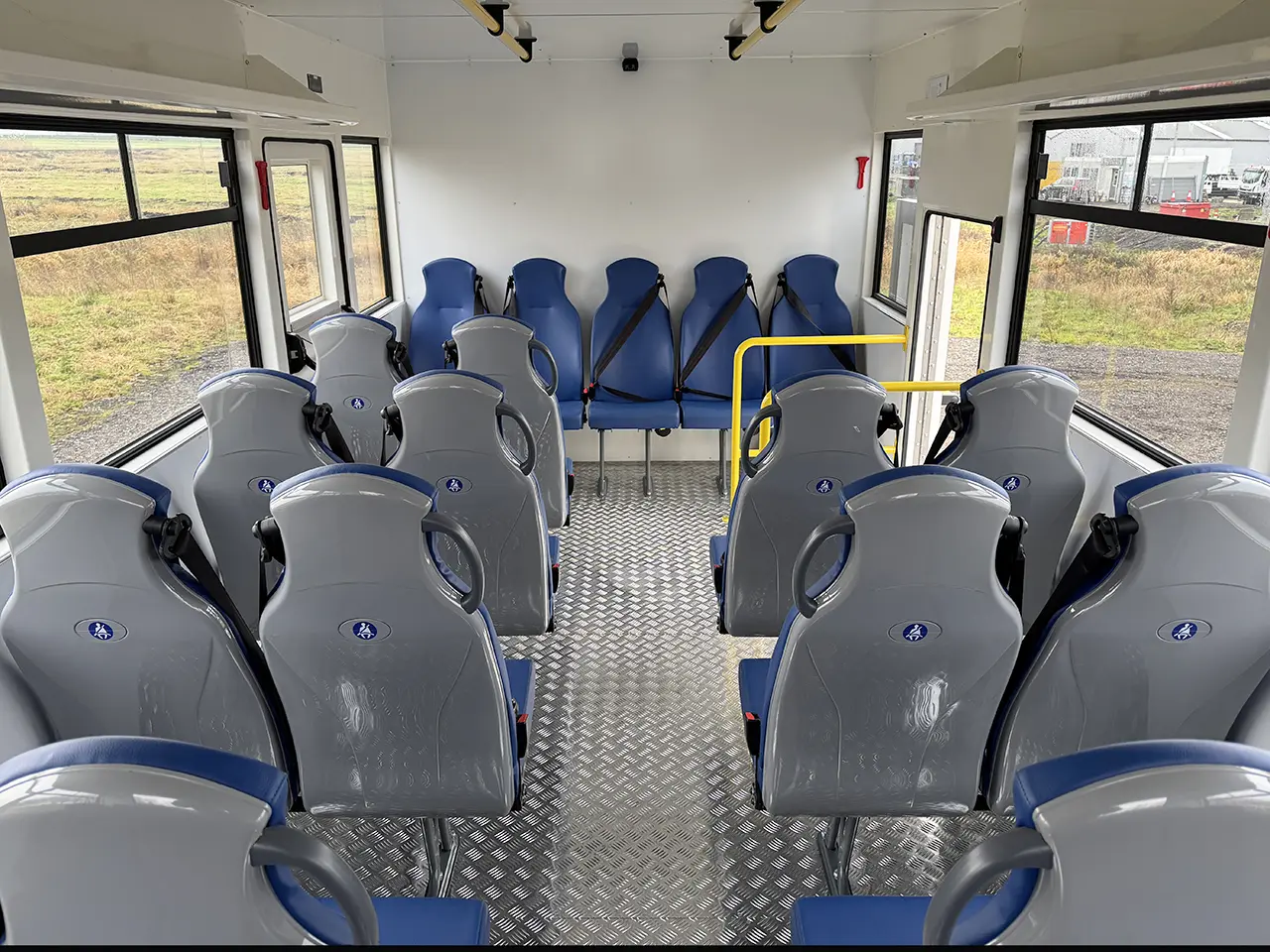 Iveco Eurocargo ML150E24WS Midi bus 4x4 14
