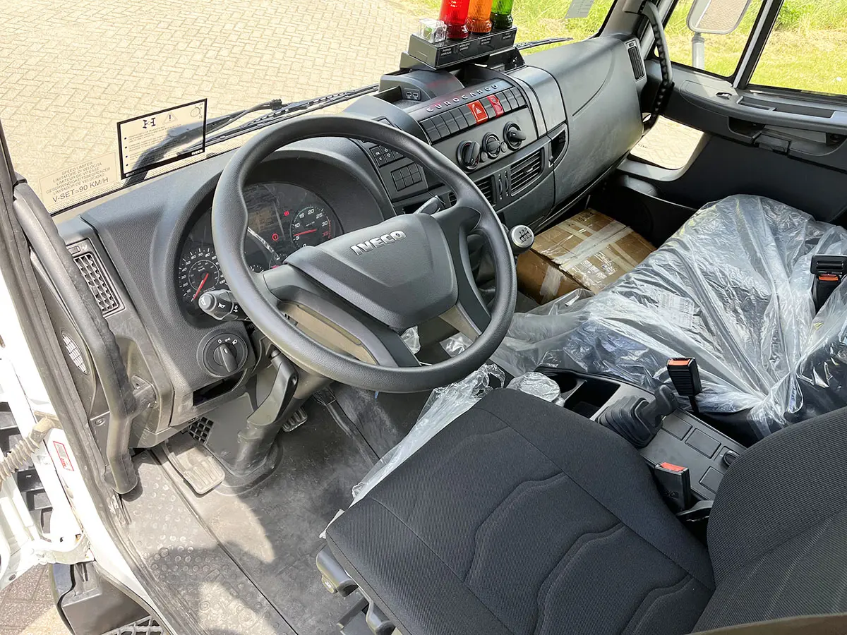 Iveco Eurocargo ML150E24WS ADR Camion citerne à carburant pour l'aviation 4x4 8