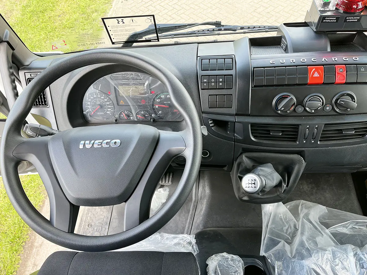 Iveco Eurocargo ML150E24WS ADR Camion citerne à carburant pour l'aviation 4x4 9