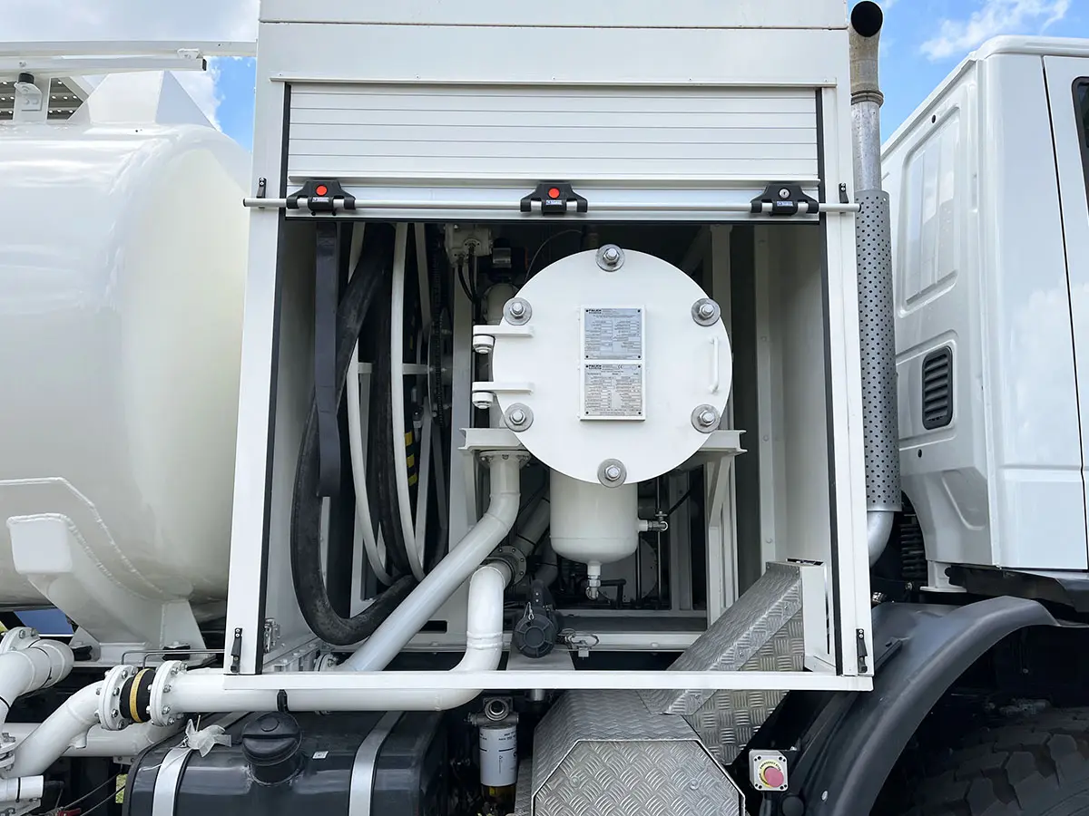 Iveco Eurocargo ML150E24WS ADR Camion citerne à carburant pour l'aviation 4x4 14
