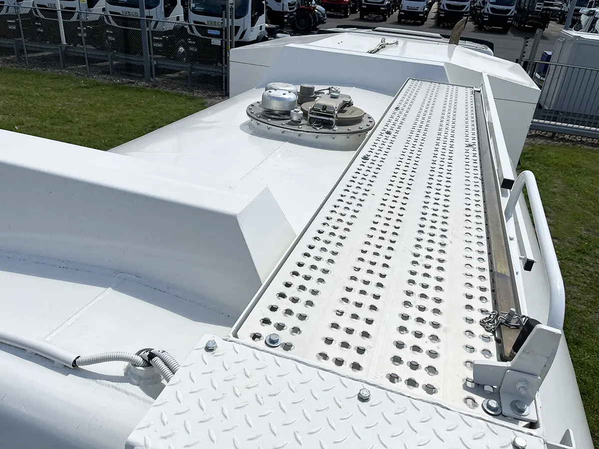 Iveco Eurocargo ML150E24WS ADR Camion citerne à carburant pour l'aviation 4x4 16