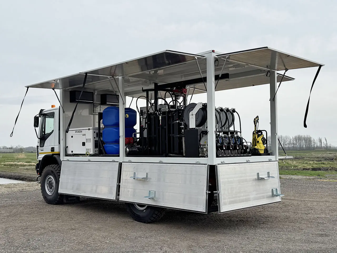 Iveco Eurocargo ML150E25WS Camion atelier mobile 4x4 6