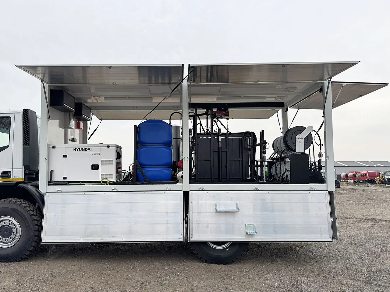 Iveco Eurocargo ML150E25WS Camion atelier mobile 4x4 12