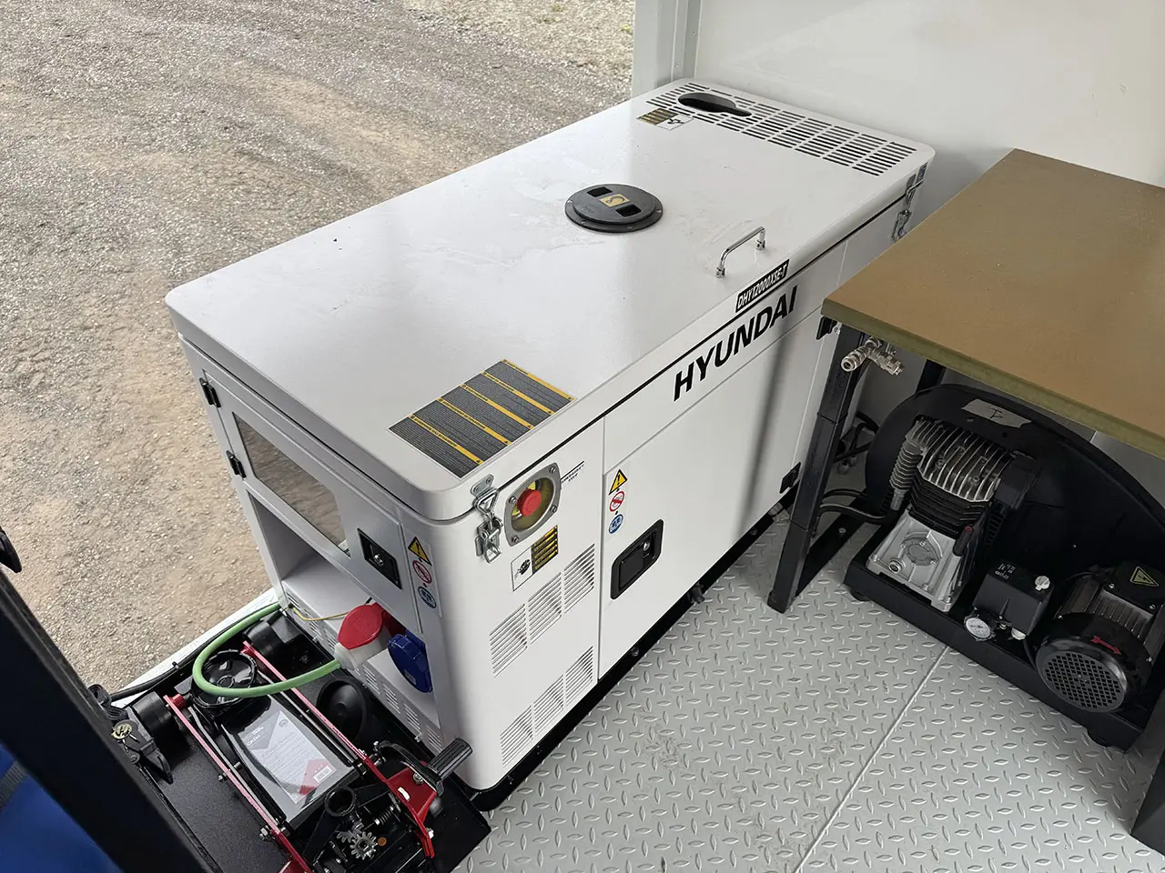 Iveco Eurocargo ML150E25WS 4x4 Camion atelier mobile 24