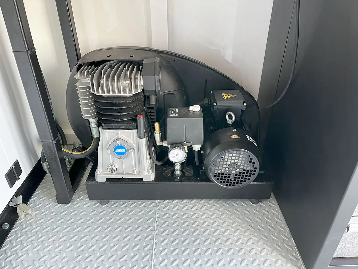 Iveco Eurocargo ML150E25WS 4x4 Camion atelier mobile 19