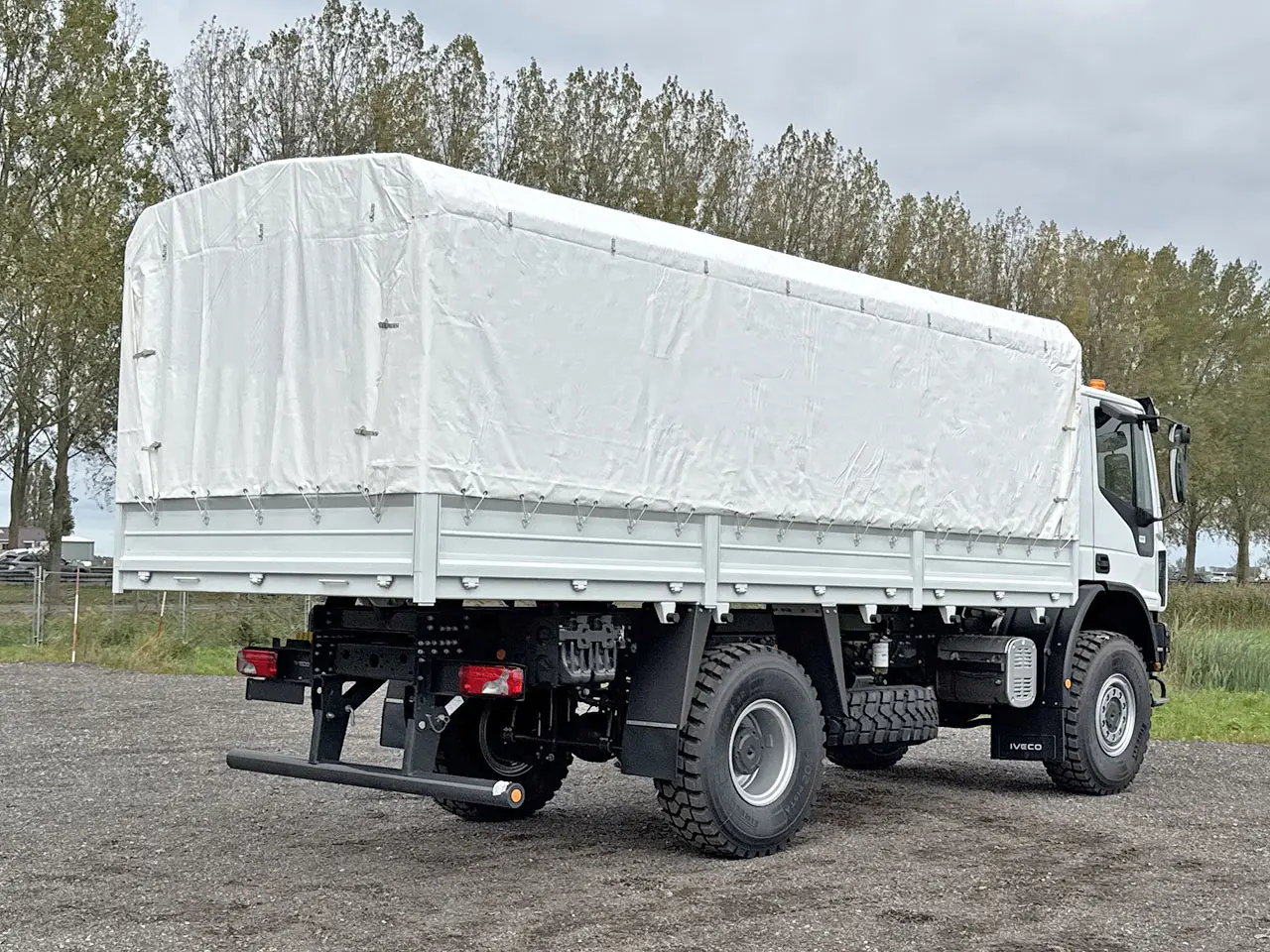 Iveco Eurocargo ML150E25WS Caisse bâchée 4x4 2
