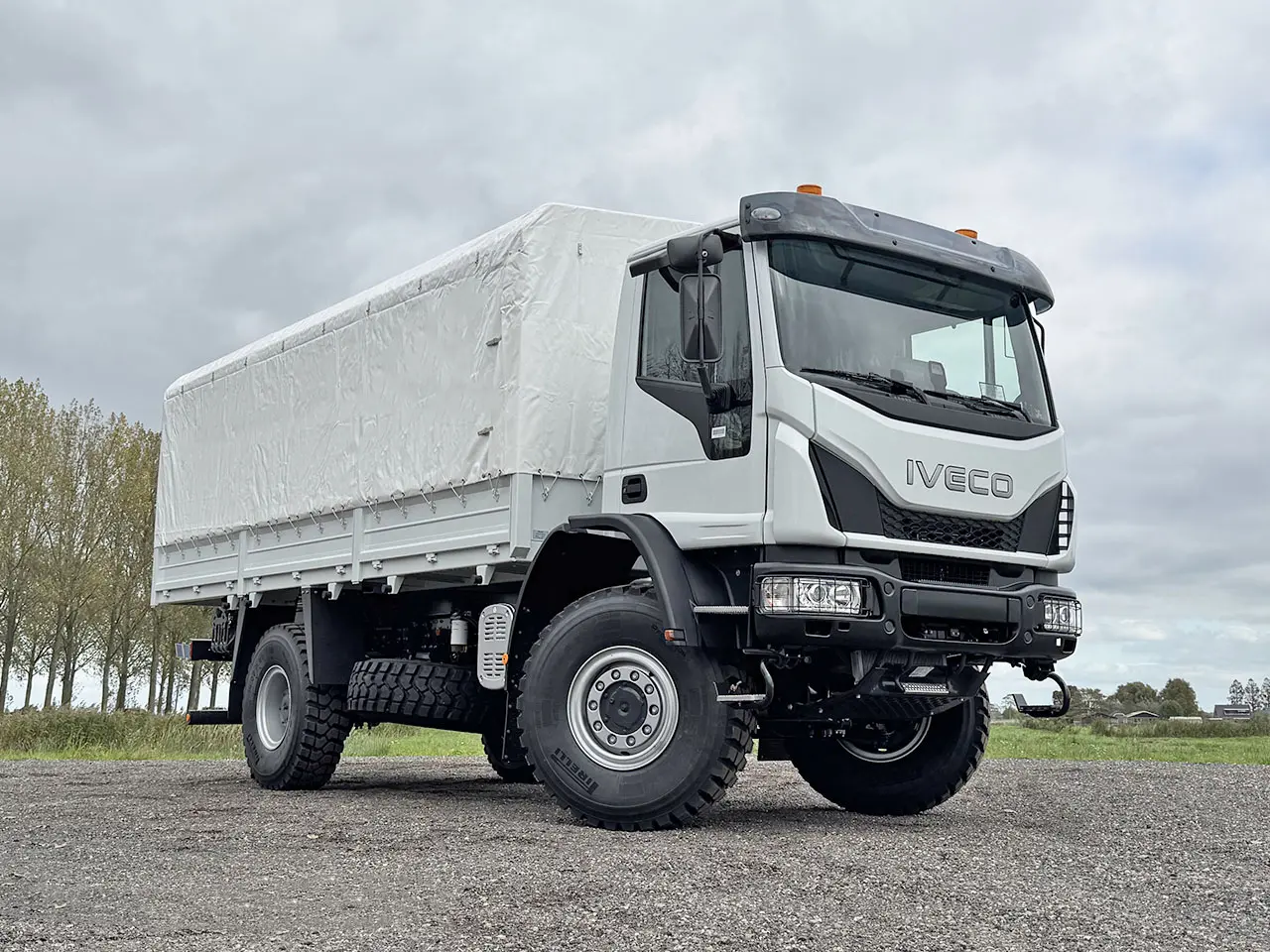 Iveco Eurocargo ML150E25WS Caisse bâchée 4x4 4