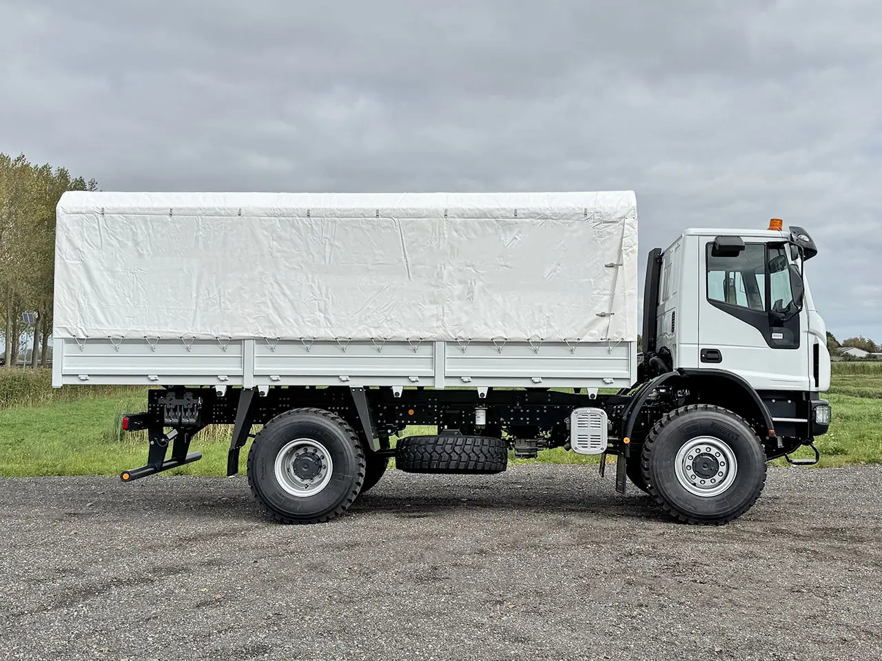 Iveco Eurocargo ML150E25WS Caisse bâchée 4x4 5