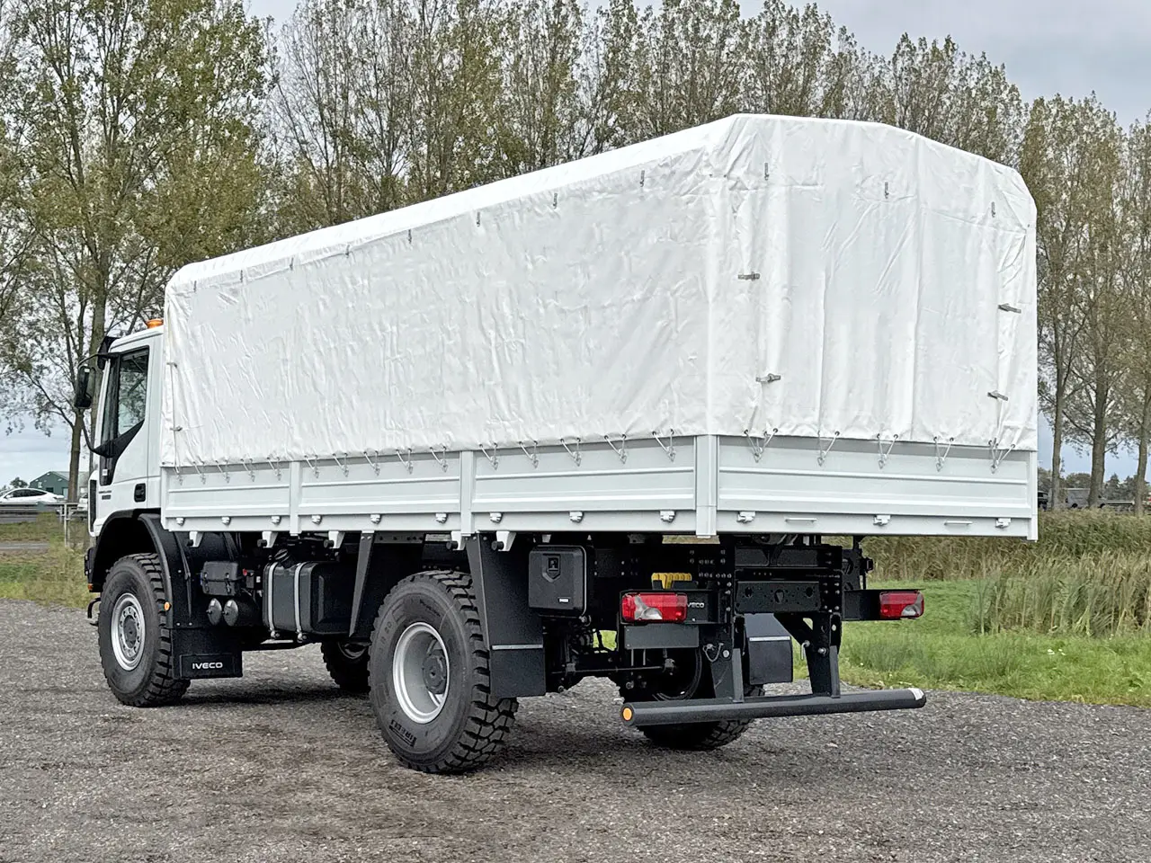 Iveco Eurocargo ML150E25WS Caisse bâchée 4x4 6