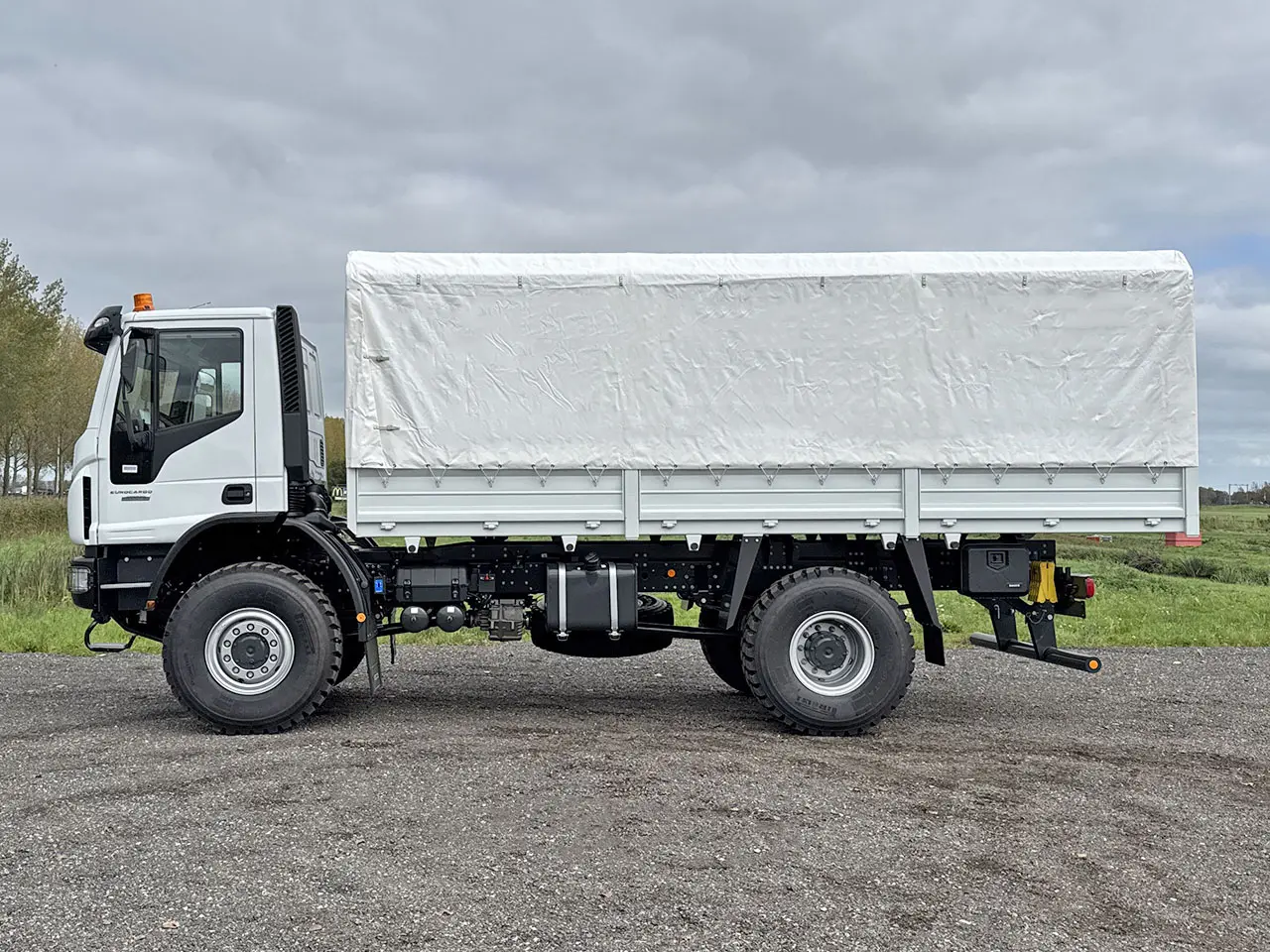 Iveco Eurocargo ML150E25WS Caisse bâchée 4x4 7