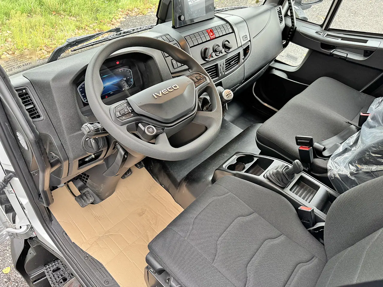 Iveco Eurocargo ML180E28-4185 Chassis Cabin 4x2 3