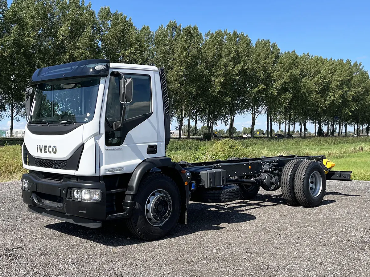 Iveco Eurocargo ML180E28-4815 4x2 Chassis Cabin 1