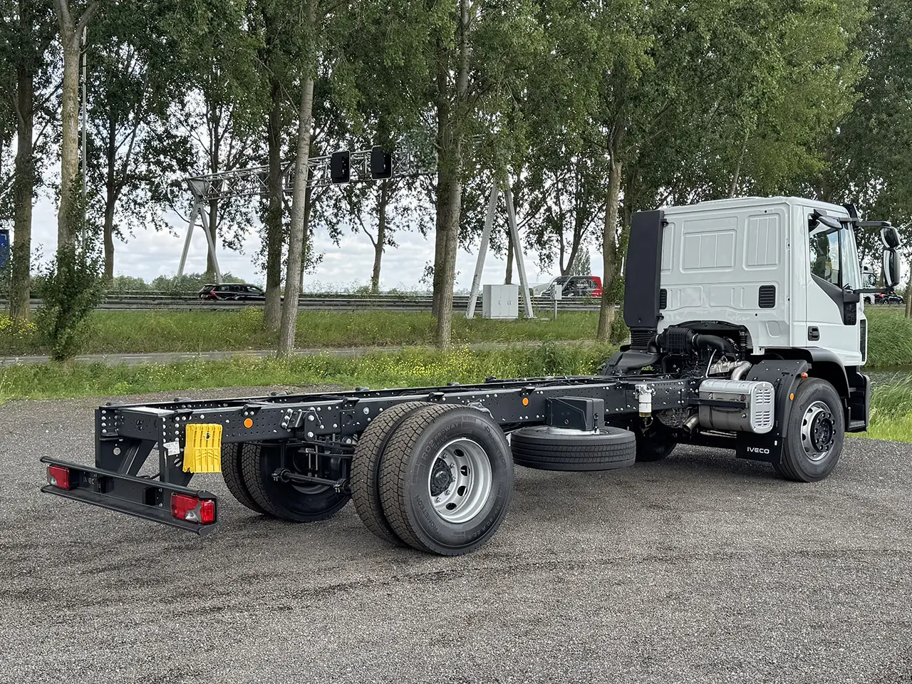 Iveco Eurocargo ML180E28-4815 Chassis Cabin 4x2 2