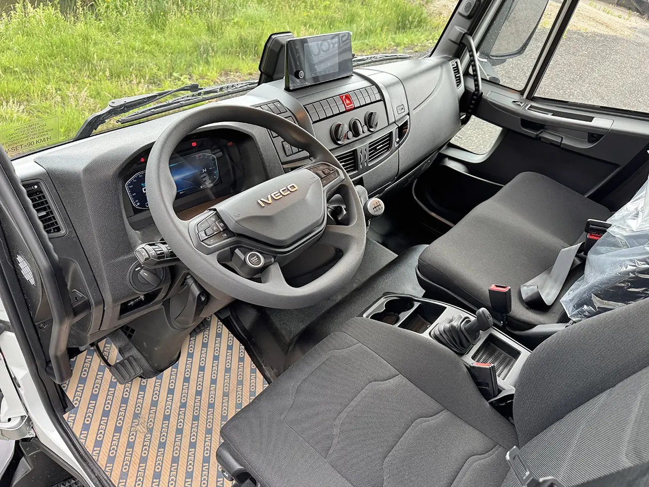 Iveco Eurocargo ML180E28-4815 Chassis Cabin 4x2 3