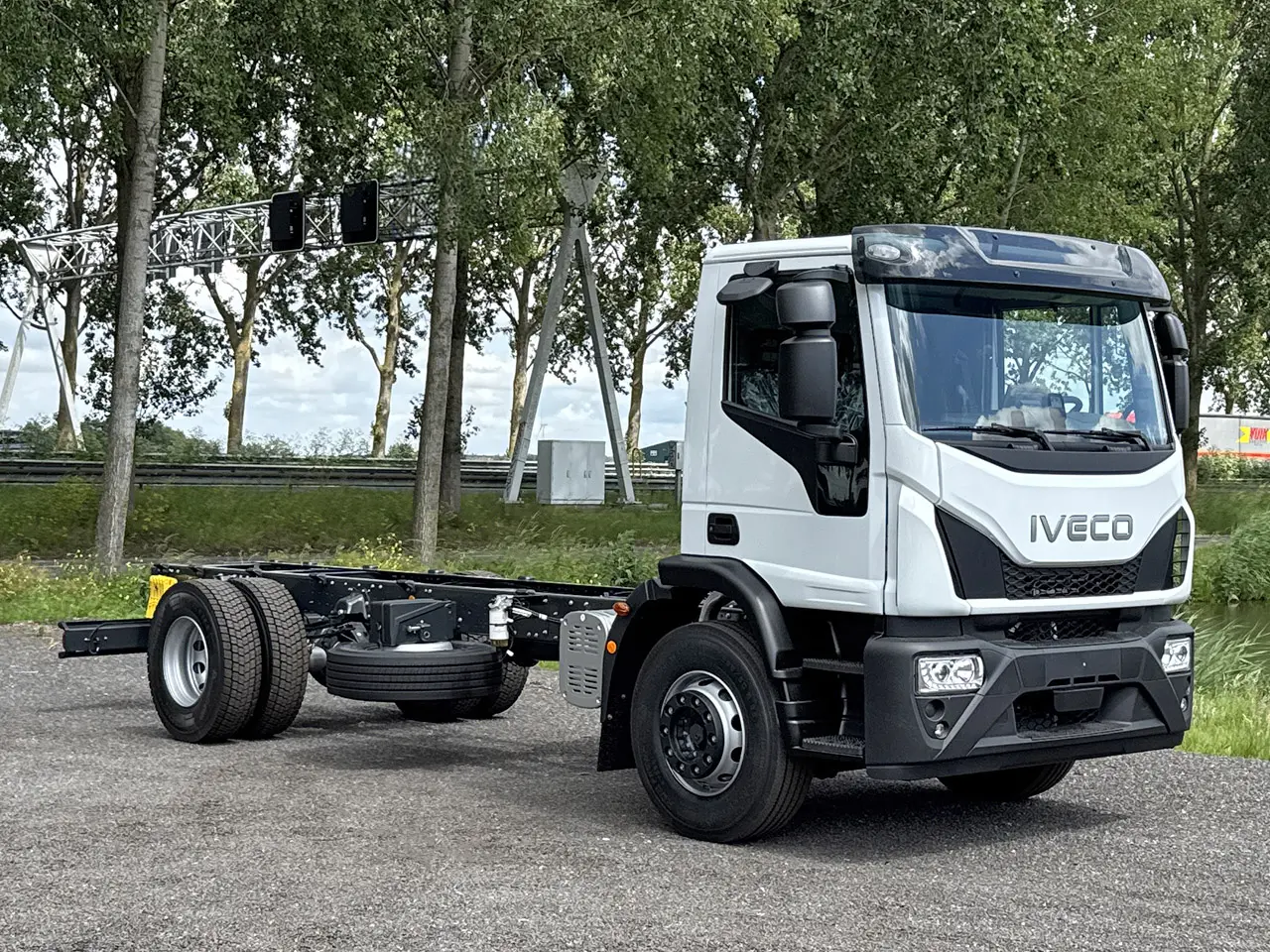 Iveco Eurocargo ML180E28-4815 Chassis Cabin 4x2 8