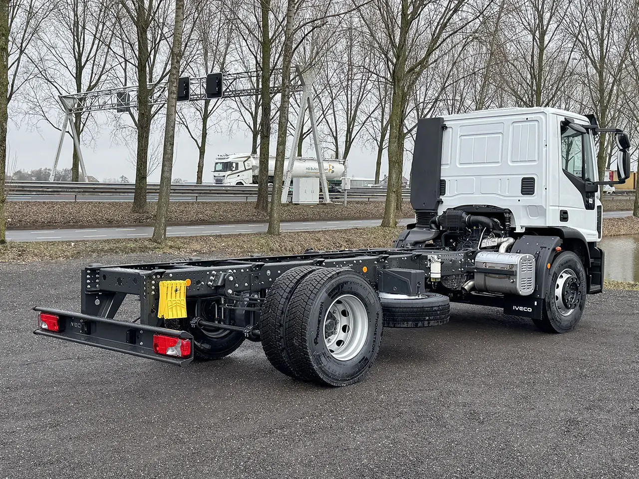 Iveco Eurocargo ML180E28 4x2 Chassis Cabin 2