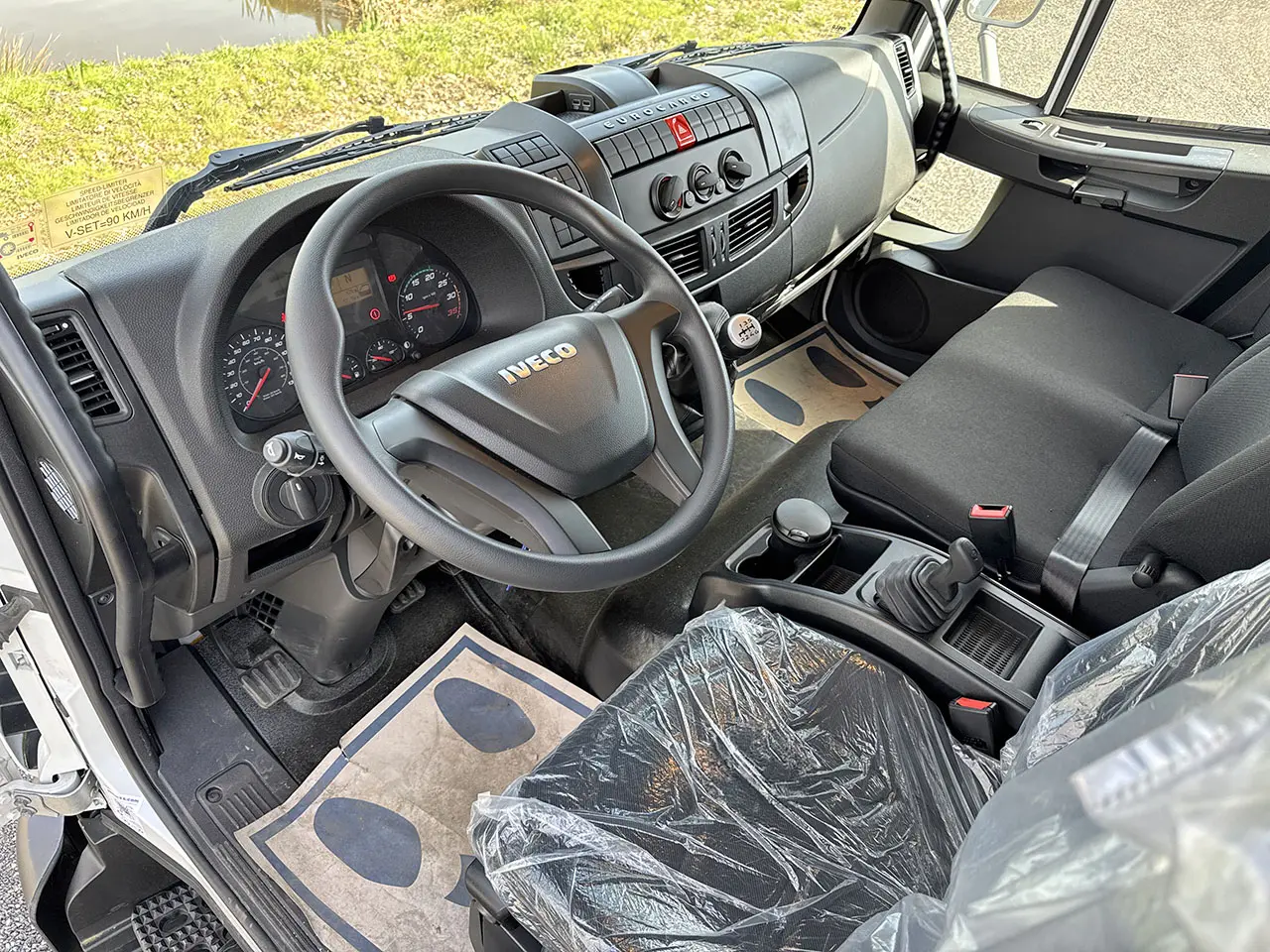 Iveco Eurocargo ML180E28 4x2 Fuel Tank Truck 3