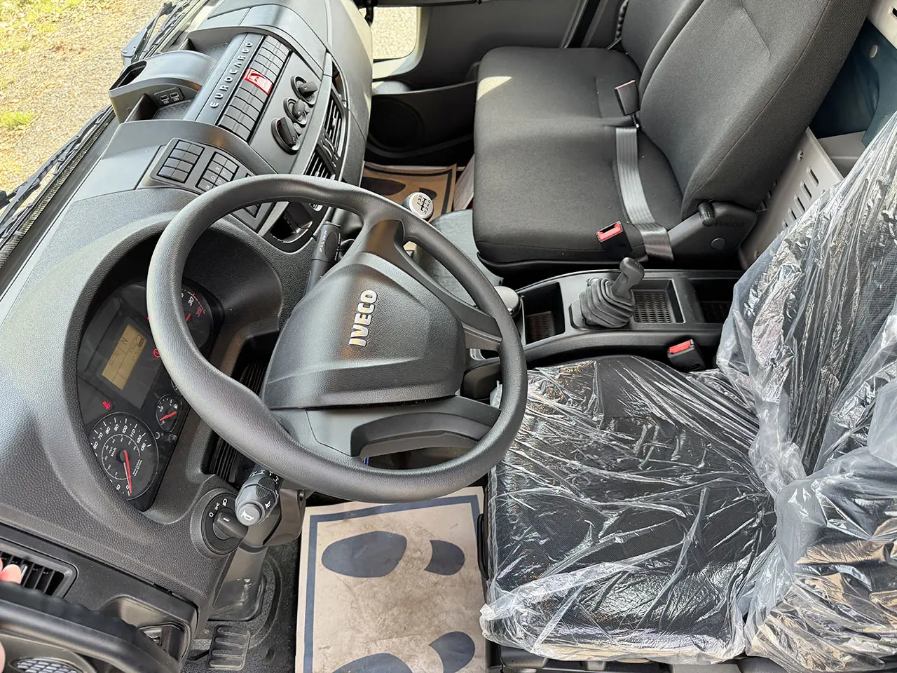 Iveco Eurocargo ML180E28 4x2 Fuel Tank Truck 8