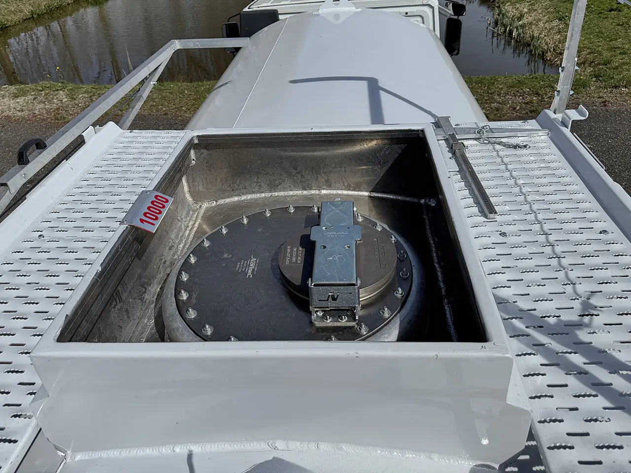 Iveco Eurocargo ML180E28 4x2 Fuel Tank Truck 15