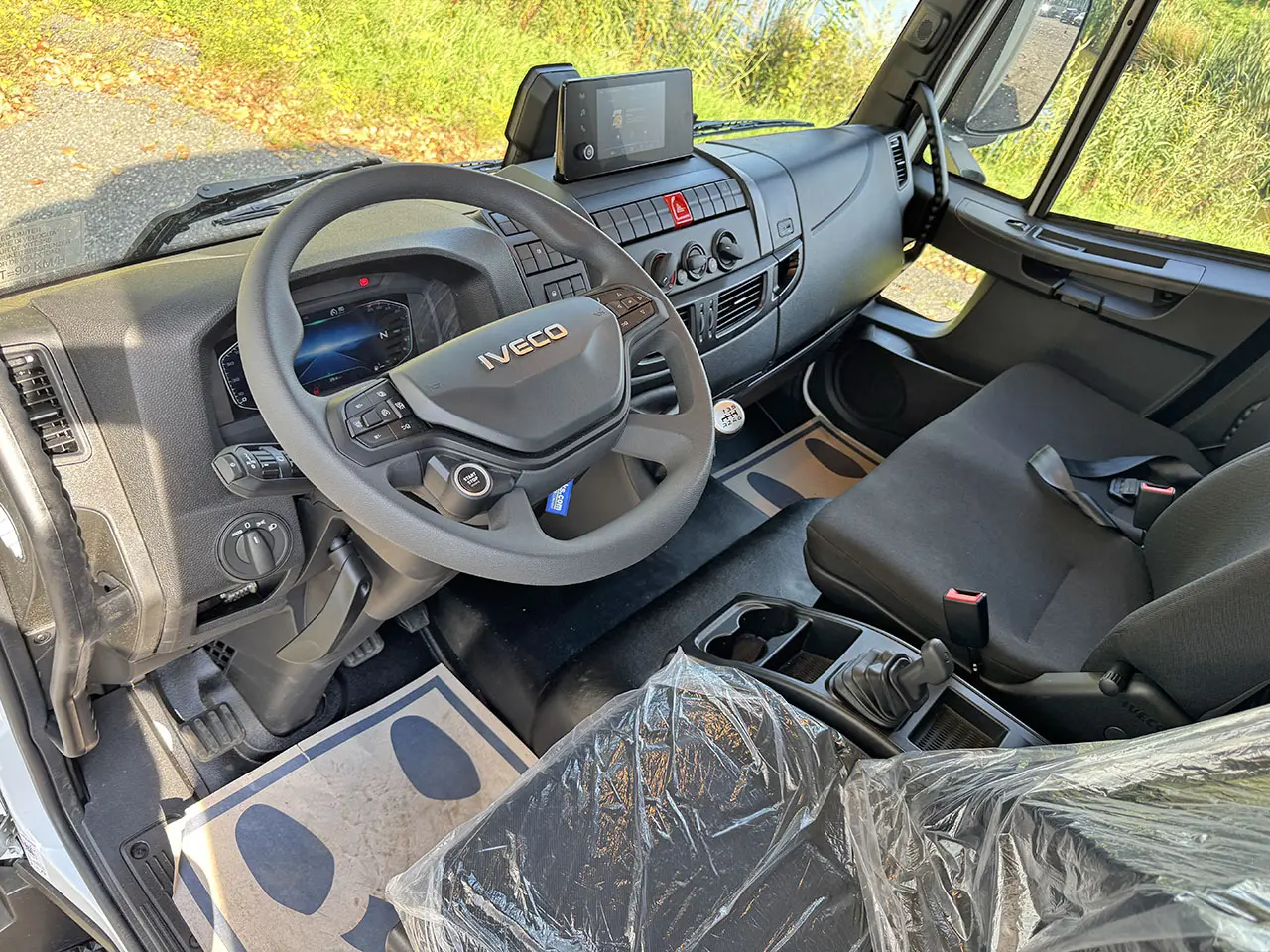 Iveco Eurocargo ML180E28 Refrigerated Box Truck 4x2