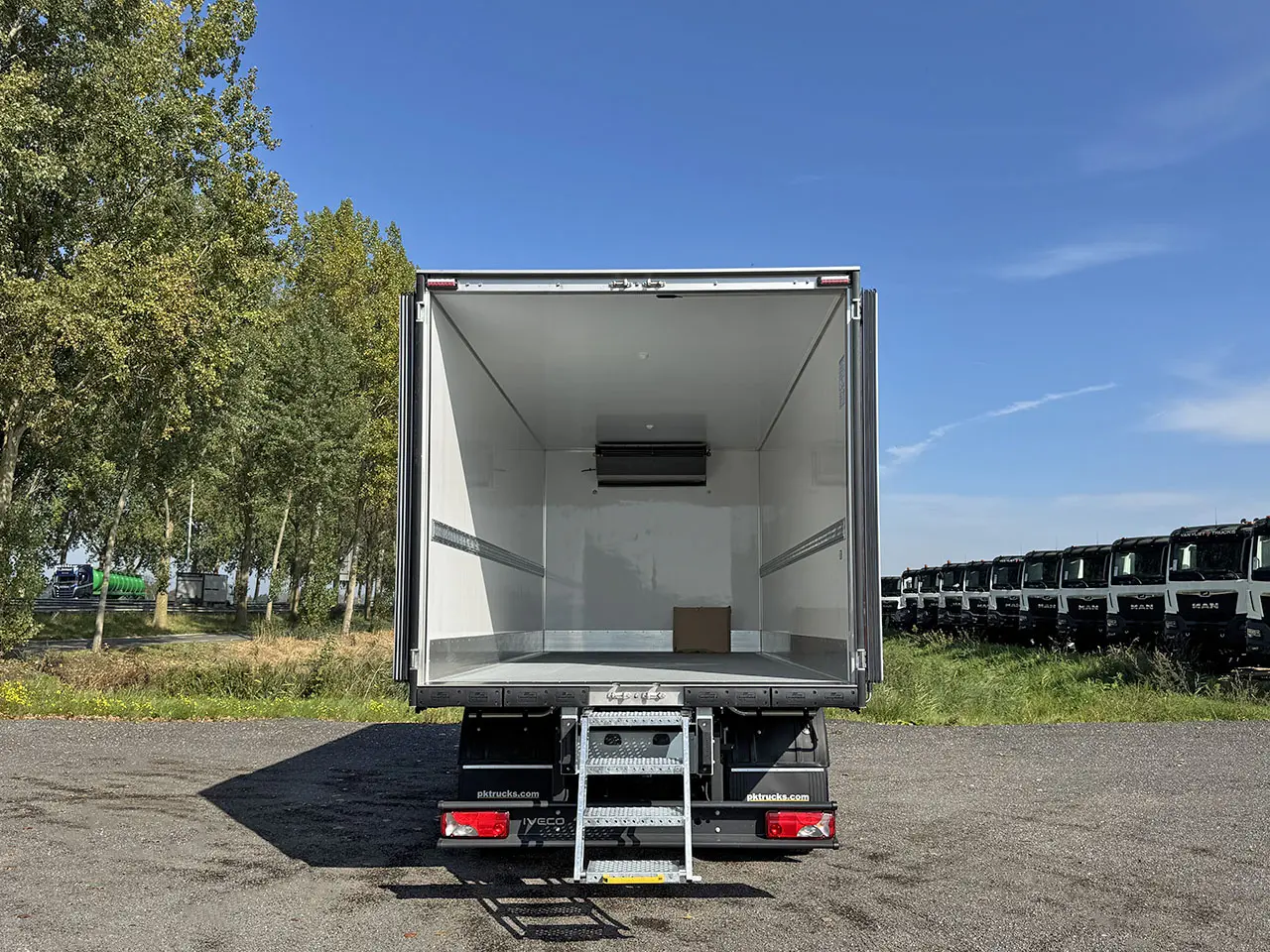 Iveco Eurocargo ML180E28 Refrigerated Box Truck 4x2 12