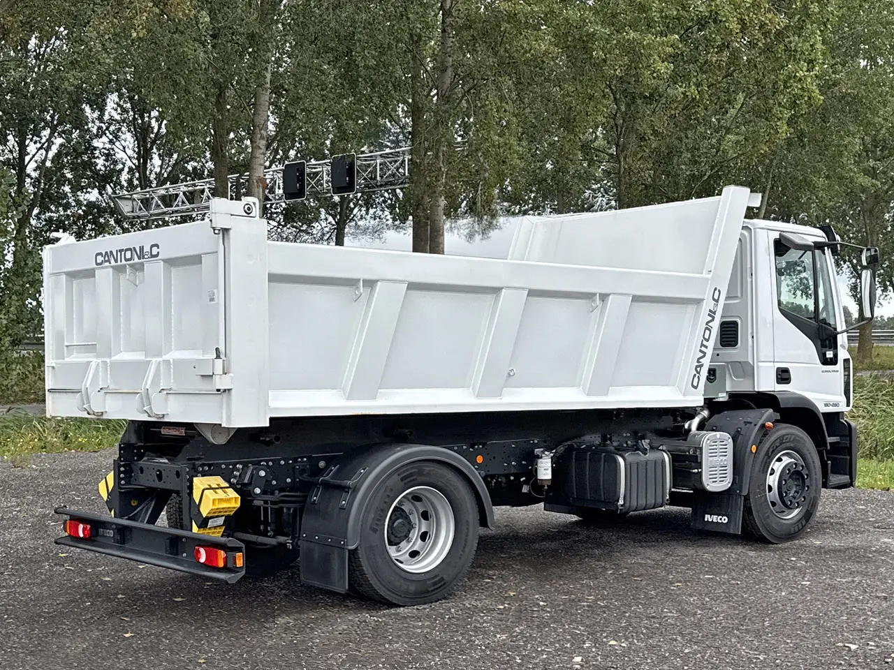 Iveco Eurocargo ML180E28 Tipper Truck 4x2 2